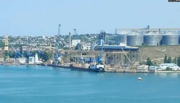 Одне за одним: у Криму судна продовжують завантажувати українським зерном – ЗМІ