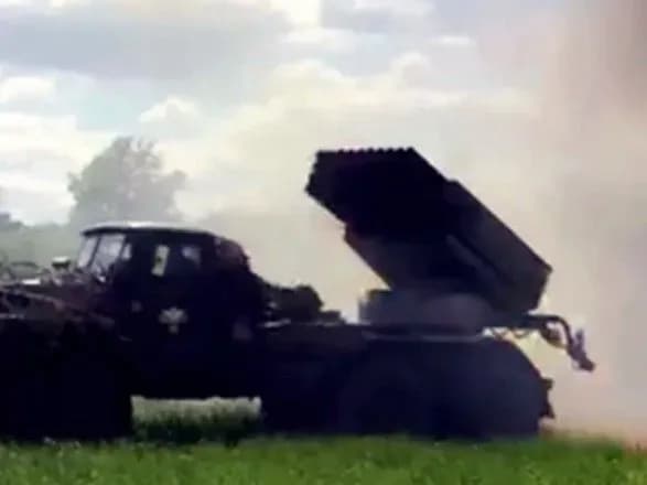 Уничтожены склады с боеприпасами, военная техника и живая сила рашистов: десантники показали, как работает реактивная артиллерия