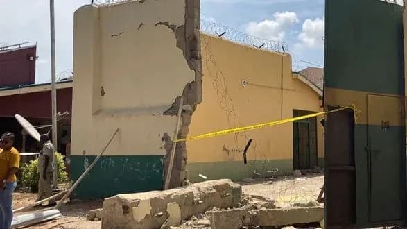 Джихадисти напали на в'язницю у столиці Нігерії, 879 в'язнів втекли