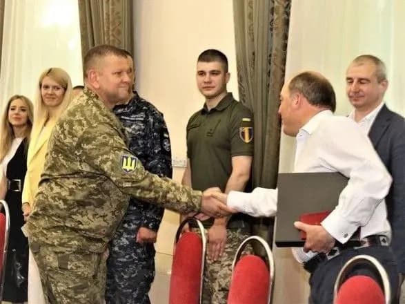 Говорили, как военные люди: Залужный встретился с главой Штаба обороны Британии