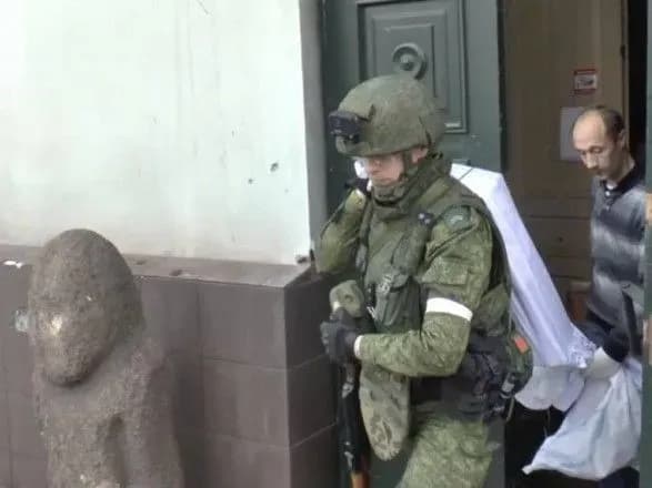 Як нацисти у Другій світовій: музеї Маріуполя з оригіналами Куїнджі та Айвазовського розграбували рашисти