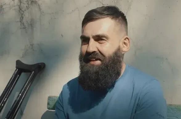 "Всіх азовців дуже боялись. Просили не дивитися їм в очі": історія звільненого бійця із "Азовсталі" з позивним "Вишня"