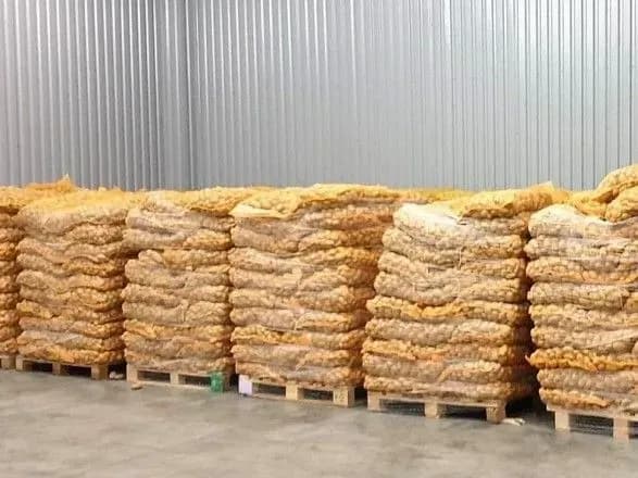 МХП забезпечив ВПО картоплею та гумдопомогою із Польщі