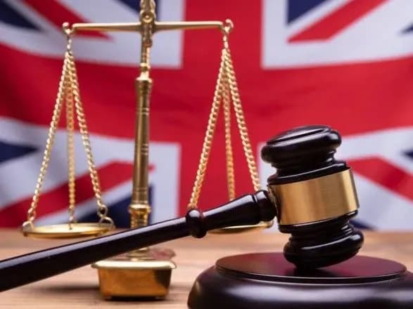 У Британії засудили підлітка на 13 років за вбивство 12-річної дівчинки після сварки через відео у Snapchat