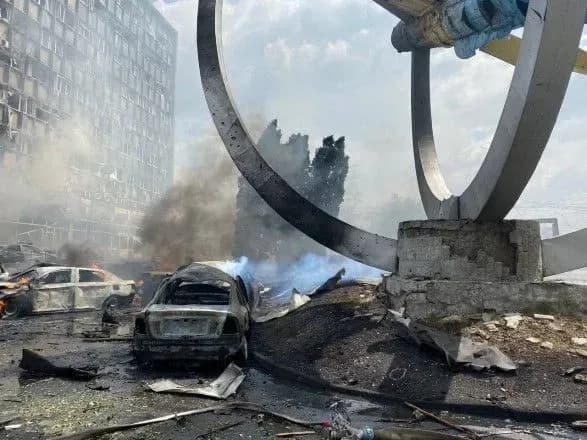 Ракетний удар по Вінниці: пожежу на парковці загасили, госпіталізовано 14 людей