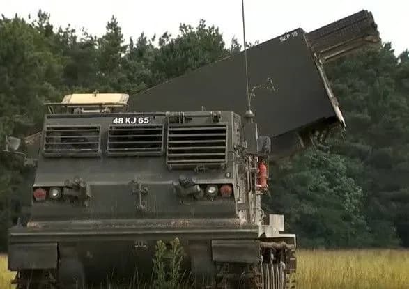 Хороша компанія для HIMARS: Резніков повідомив, що в Україну прибули системи M270