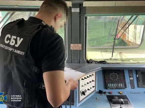 Перевозили товари для армії рф: заарештовано білоруські локомотиви на понад 70 млн грн