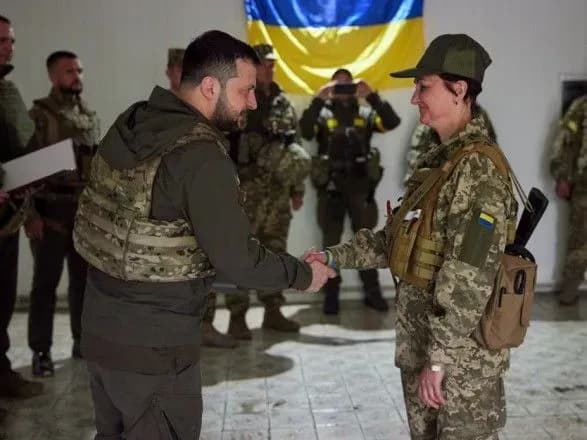 Президент отметил еще 185 военнослужащих государственными наградами