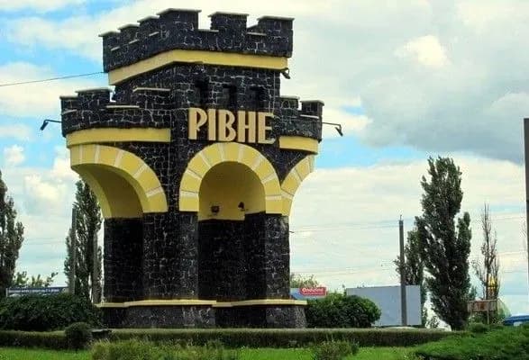 Хотів пограбувати обмінник: у Рівному невідомий застрелив власника торгового приміщення