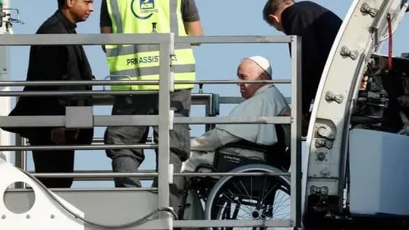 Папа Римський на шляху в Канаду знову заявив, що має велике бажання відвідати Київ