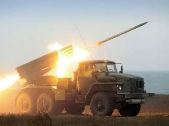 Нарахували 12 вибухів: рашисти обстріляли із "градів" прикордонне село на Чернігівщині