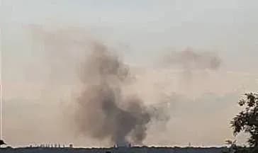 Біля окупованої Чорнобаївки лунають вибухи і піднімається дим - журналіст