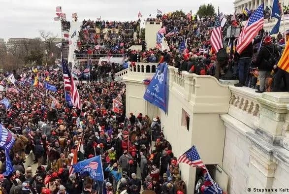 За штурм Капітолію суд засудив чоловіка до 7 років - найбільший термін у справі