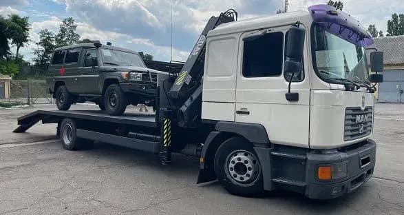 Фонд "МХП-Громаді" передав військовим медикам новий евакуатор