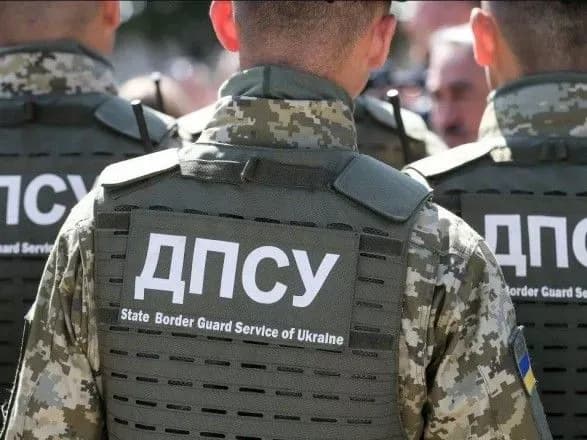 Якщо чоловіки обмежено придатні до військової служби: у ДПСУ роз’яснили правила перетину кордону