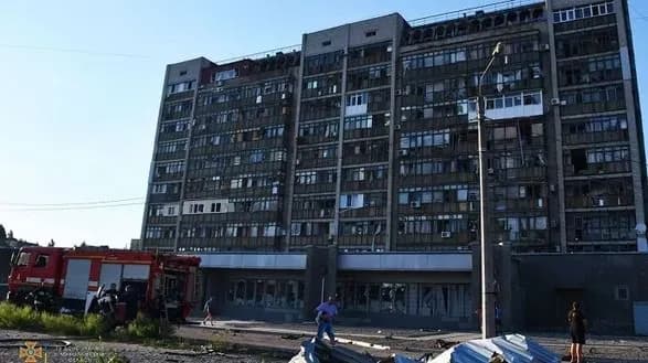 Окупанти чотири рази за ніч обстріляли Миколаїв: мер показав наслідки ворожої атаки