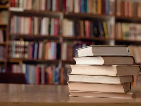 Связанные с Украиной: в школьной программе хотят оставить Гоголя и Булгакова