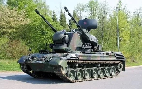 В Україну прибули перші німецькі САУ "Гепард"