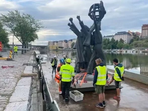 Подарунок від СРСР: у Фінляндії демонтували пам'ятник "Мир у всьому світі"