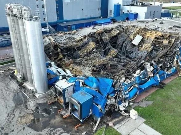 Через обстріл рф понад добу горіла шоколадна фабрика на Сумщині: шкода довкіллю перевищує 10 млн грн