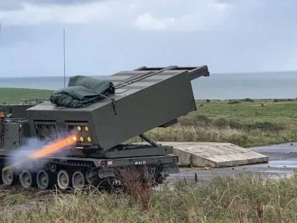 "Велика Британія обіцяла і виконала": в Україну прибули нові РСЗВ М270 – Резніков