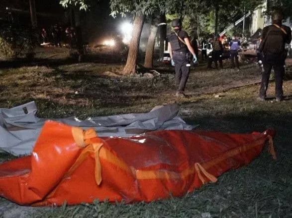 "Бабуся. Моя бабуся там": з'явилося відео після ракетного удару по гуртожитку в Харкові