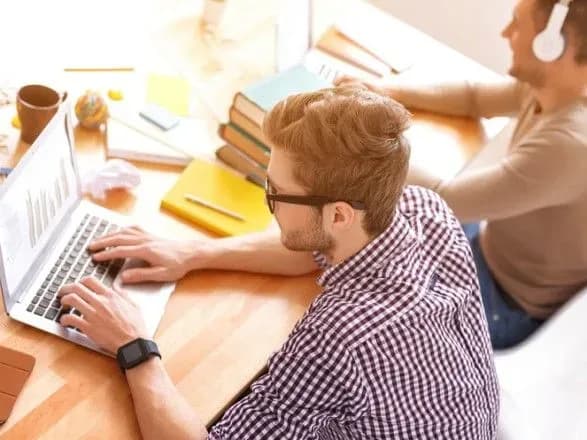 "єРобота" набуває популярності: названо Топ-3 напрями та регіони-ледери