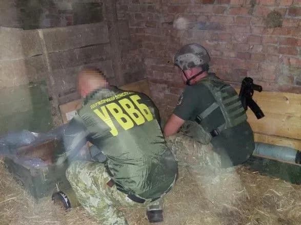 Біля Чорнобиля прикордонники знайшли ворожий схрон з боєприпасами