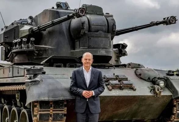 Шольц посетил учения украинских военных и пообещал Украине дальнейшую поддержку