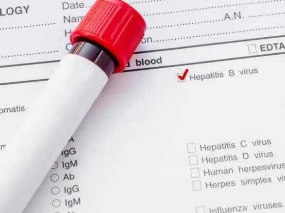 Медики попередили: на тлі війни лікуватися від вірусних гепатитів почали удвічі менше людей