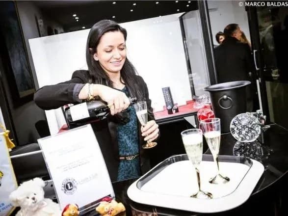 Російська шпигунка під виглядом світської левиці спромоглася обвести навколо пальця десятки офіцерів НАТО - розслідування