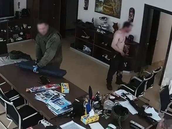 Пострілами у спину вбив двох жителів Київщини: військовому рф оголосили підозру