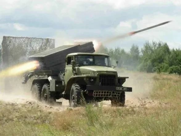 Ворог продовжує терор: окупанти з РСЗВ обстріляли Харківщину, загинула жінка