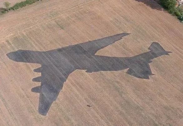 На пшеничному полі Данії зобразили 80-метрову тінь «Мрії»