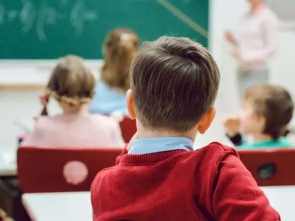 Навчання під час війни: поліція порадила, як зібрати "тривожний наплічник" школяра