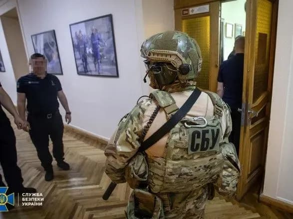 Брали хабарі у підприємців: викрито масштабну корупційну схему в ДСНС