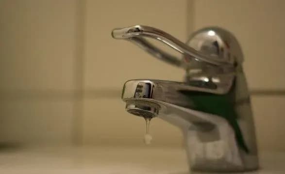 Під Києвом десятки будинків залишили без води: люди влаштували масштабний протест