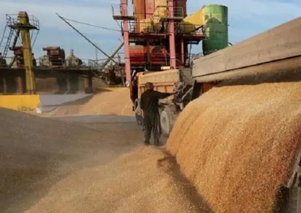 Шторм в Черном море: из Одессы "зерновым коридором" вышло одно судно, еще 9 - не покидают гаваней