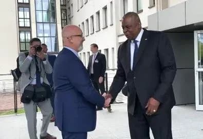 Остін після зустрічі з Резніковим: "США і далі допомагатимуть Україні"