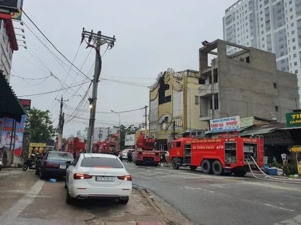 Пожежа в караоке на півдні В'єтнаму забрала життя 14 осіб