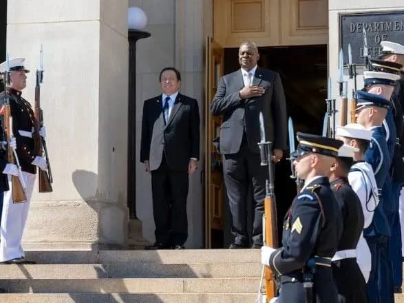 США готовы защищать Японию даже ядерным оружием