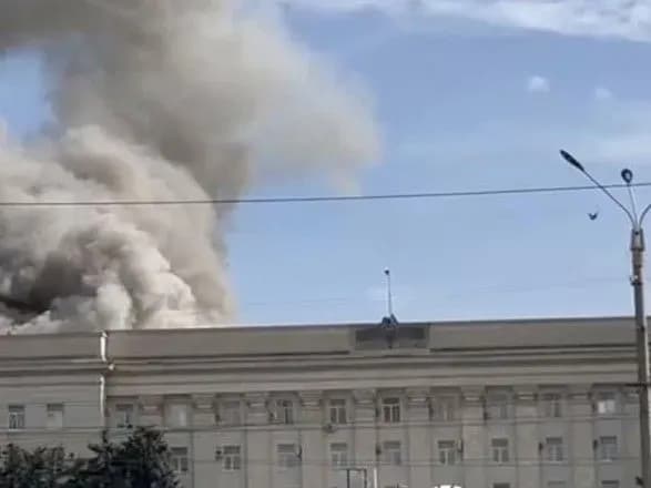 У Херсоні пролунали вибухи: "прилетіло" в псевдоадміністрацію окупантів