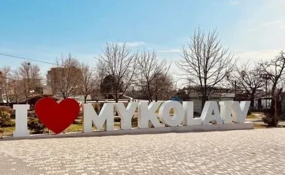 Обстріли Миколаєва: пошкоджено 42 будинки та спортивна школа