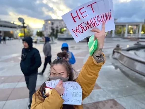 "Ніхто не хоче помирати": більше 100 людей затримано на акціях протесту по всій  росії після оголошення мобілізації
