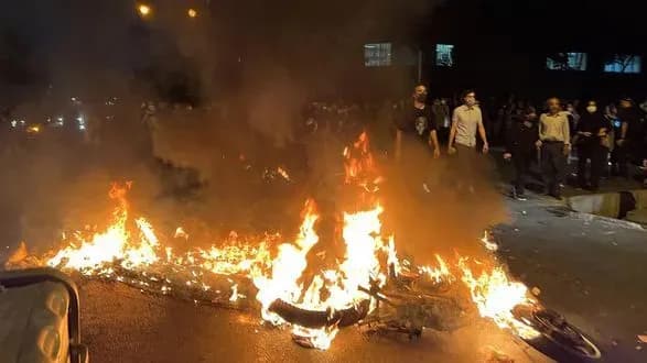 Иран вводит новые репрессивные меры в Интернете, чтобы помешать протестам