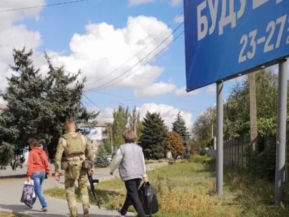 В Мелитополе "правильно проголосовать" заставляют вражеские автоматчики - мэр