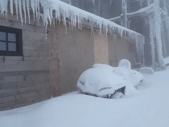 У засніжених Карпатах тримається мороз