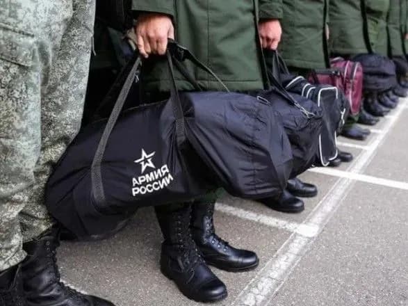 Для чоловіків в Росії запровадять «виїзні візи» - ЗМІ