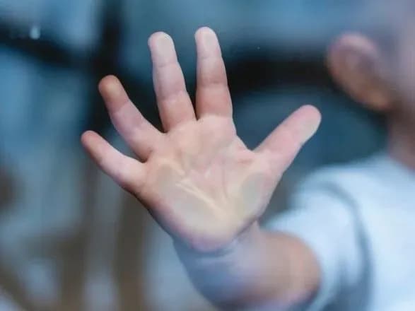 Омбудсмен: некоторые страны не признают украинское усыновление, и с этим у беженцев есть проблемы