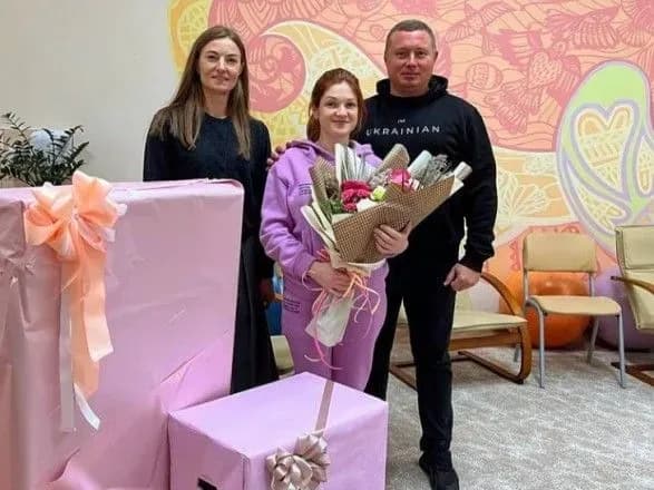 Звільнену з полону Мар'яну Мамонову виписали з пологового